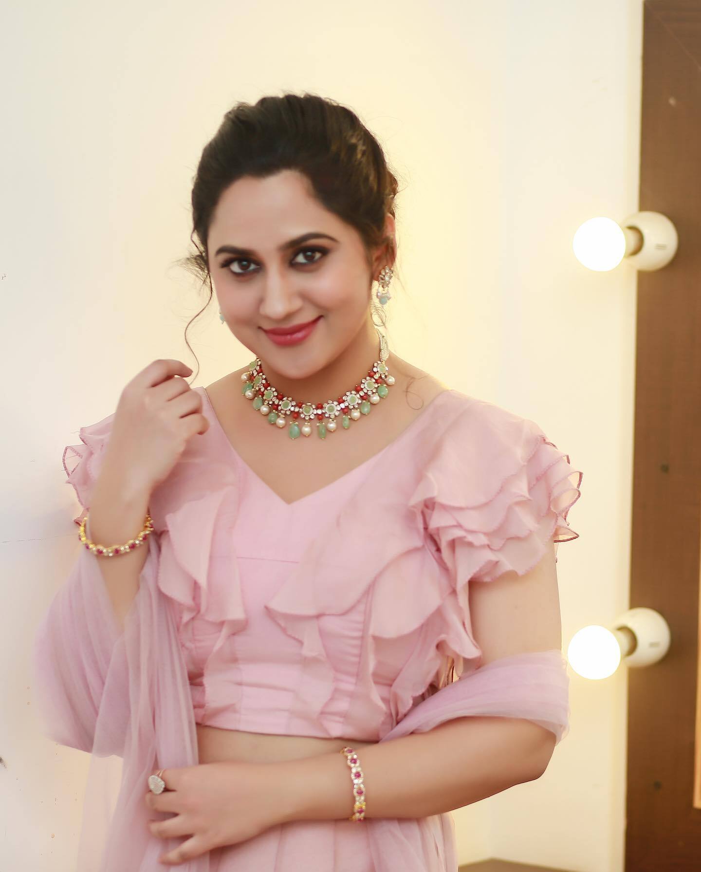 പൂവിതള്‍ പോലെ സുന്ദരം; മിയ ജോര്‍ജിന്റെ പുതിയ ചിത്രങ്ങള്‍ കാണാം