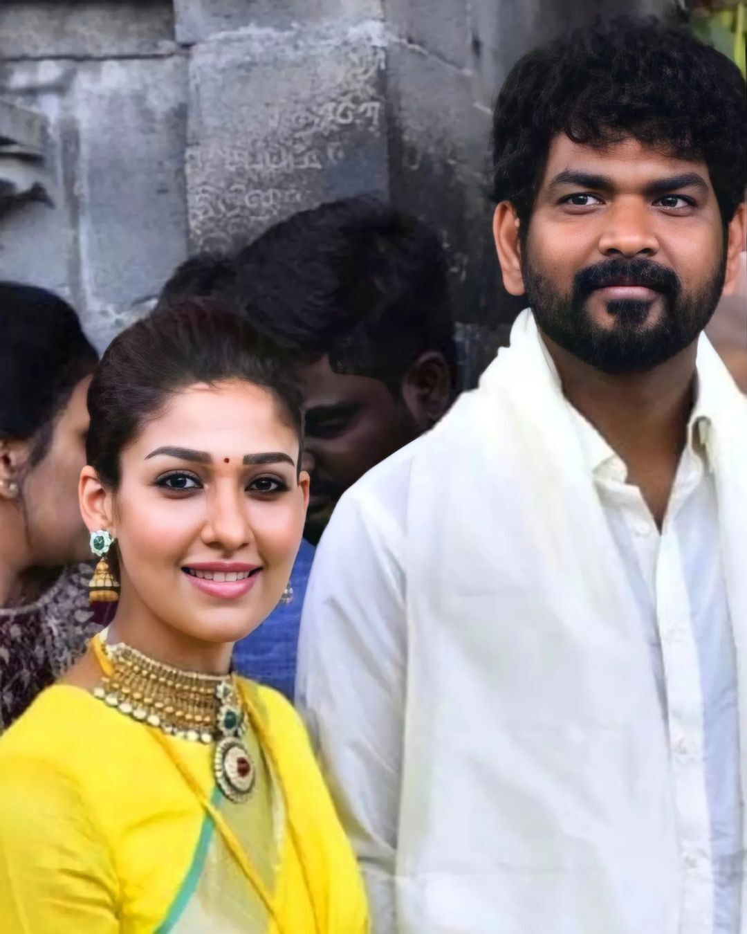 നയന്‍താര കൊച്ചിയില്‍; കറുപ്പണിഞ്ഞ് വിഘ്‌നേഷും... താരദമ്പതികളുടെ ചിത്രങ്ങള്‍