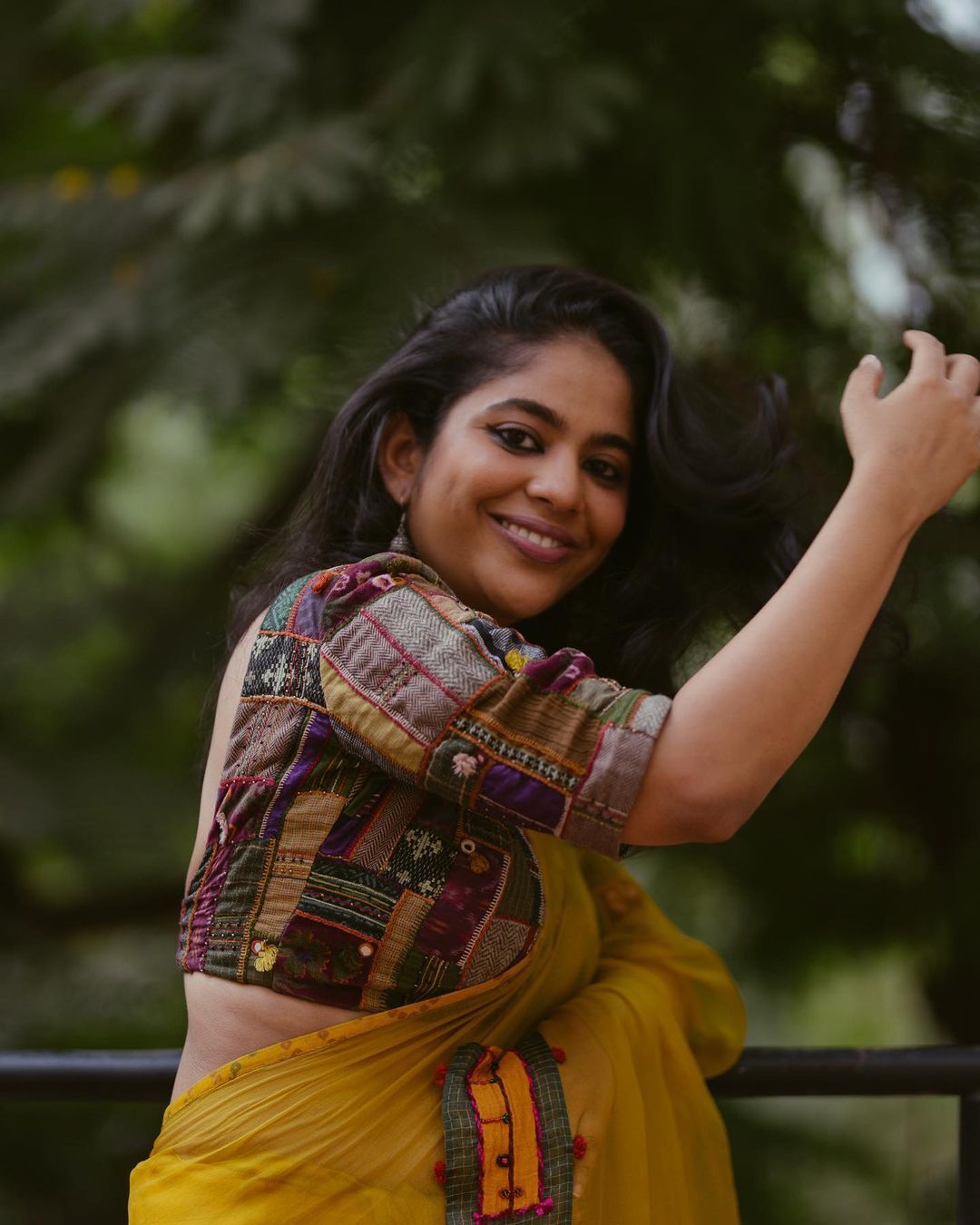 സാരിയില്‍ അതിമനോഹരം: ശ്രിദ്ധയുടെ വൈറലായ സാരി ചിത്രങ്ങള്‍