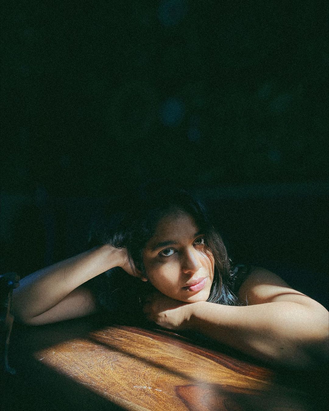 സാരിയില്‍ അതിമനോഹരം: ശ്രിദ്ധയുടെ വൈറലായ സാരി ചിത്രങ്ങള്‍