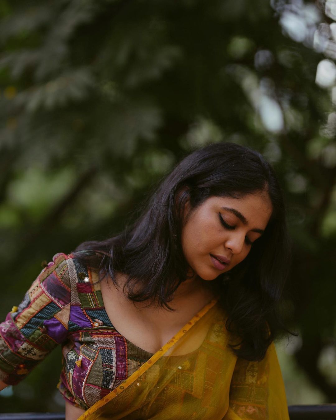 സാരിയില്‍ അതിമനോഹരം: ശ്രിദ്ധയുടെ വൈറലായ സാരി ചിത്രങ്ങള്‍