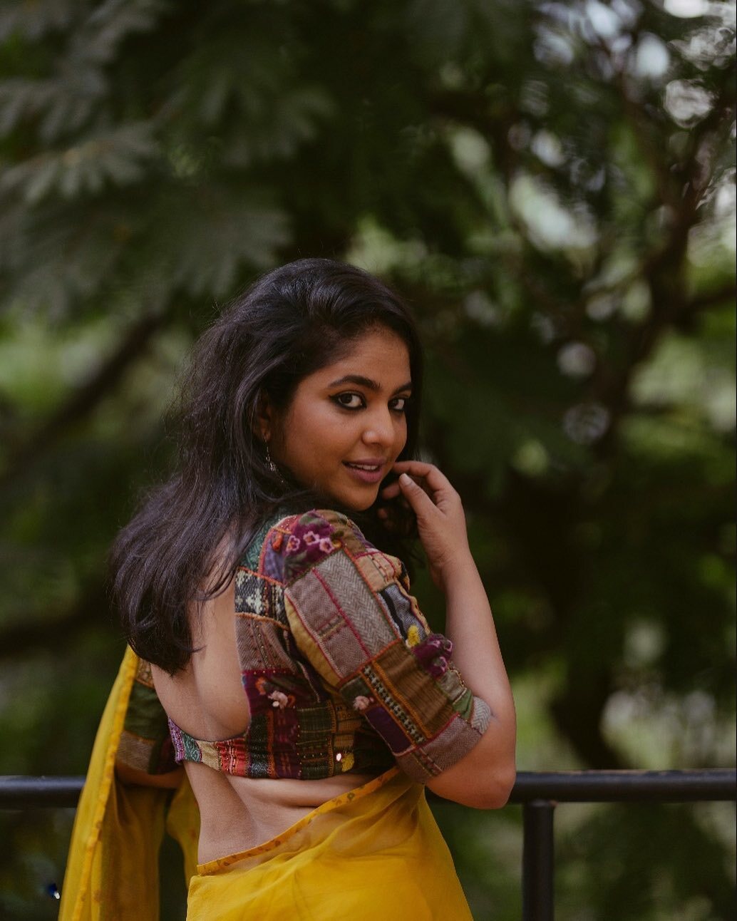 സാരിയില്‍ അതിമനോഹരം: ശ്രിദ്ധയുടെ വൈറലായ സാരി ചിത്രങ്ങള്‍