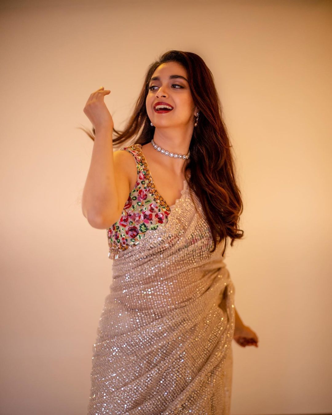  'സോ ഹോട്ട് ആന്റ് അട്രാക്റ്റീവ്'; സുഹൃത്തിന്റെ വിവാഹത്തിന് ഒരുങ്ങിയ കീർത്തി സുരേഷ്..വൈറൽ ചിത്രങ്ങൾ