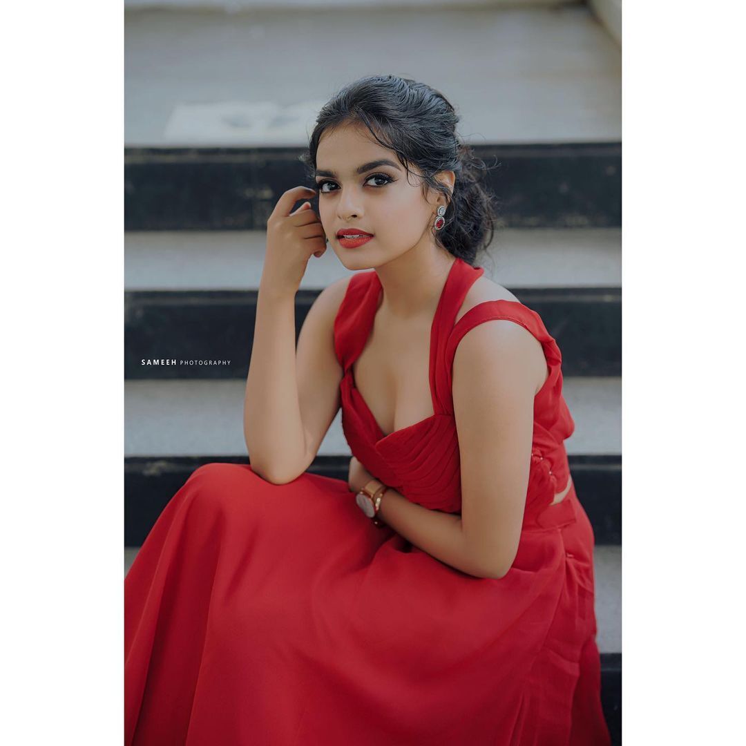 എങ്ങനെയുണ്ട് എന്റെ പുത്തന്‍ സ്റ്റൈല്‍: ചിത്രങ്ങളുമായി നടി ഗോപിക രമേശ്