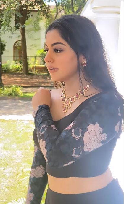 കറുപ്പില്‍ ഏഴഴക് വിടർത്തിയ മീരാ നന്ദന്‍; വൈറലായി പുതിയ ഫോട്ടോഷൂട്ട്