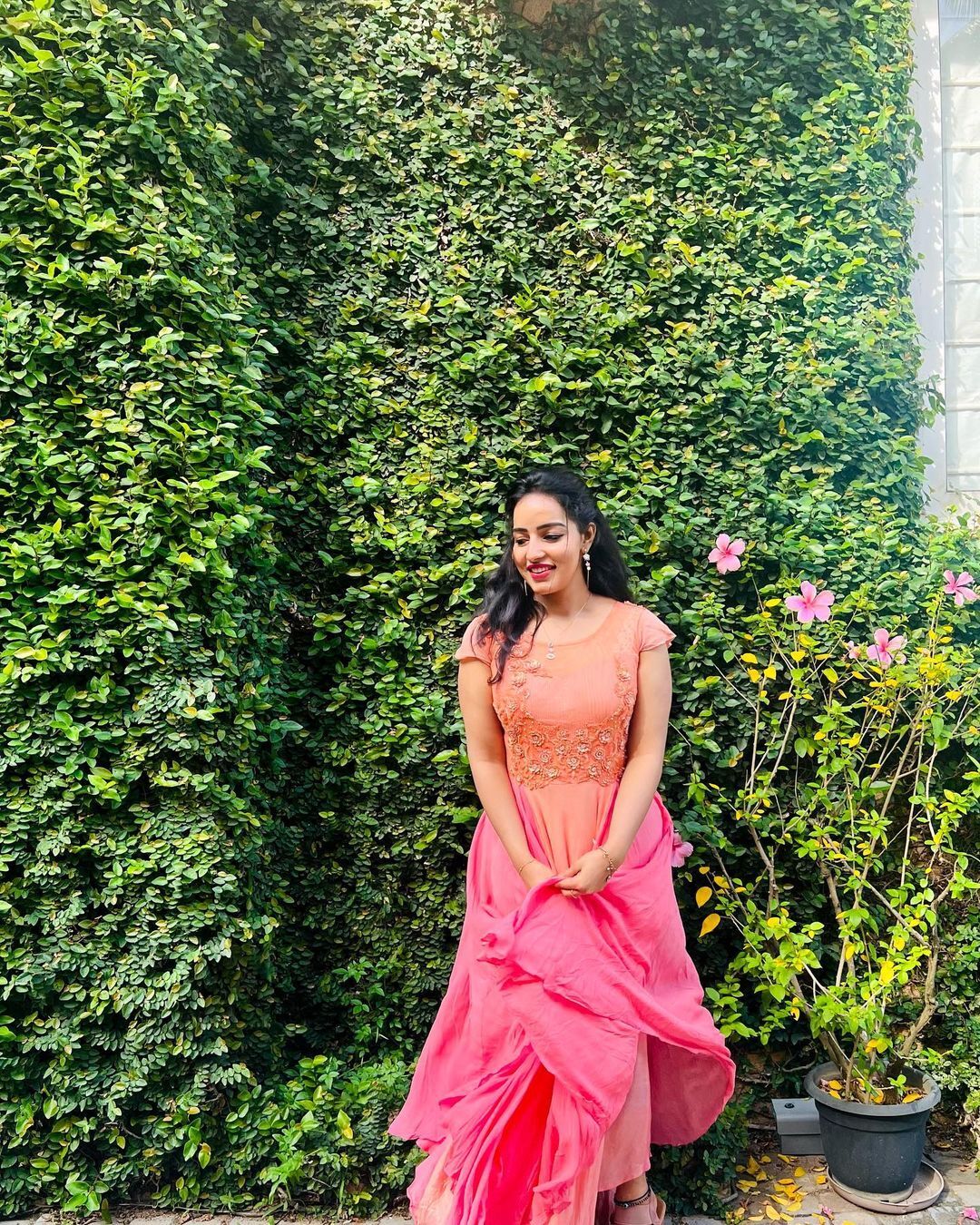  'പൂവ് പോലെ സുന്ദരി, അല്ല പൂമ്പാറ്റ പോലെന്ന് ആരാധകർ';വൈറലായി മാളവികയുടെ ചിത്രങ്ങൾ