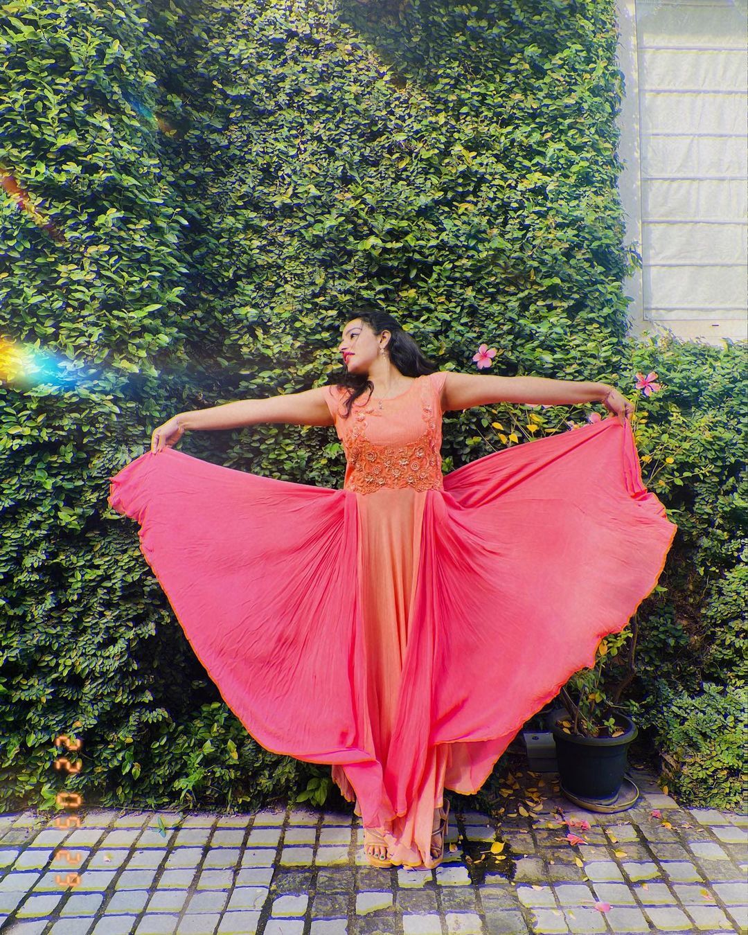  'പൂവ് പോലെ സുന്ദരി, അല്ല പൂമ്പാറ്റ പോലെന്ന് ആരാധകർ';വൈറലായി മാളവികയുടെ ചിത്രങ്ങൾ