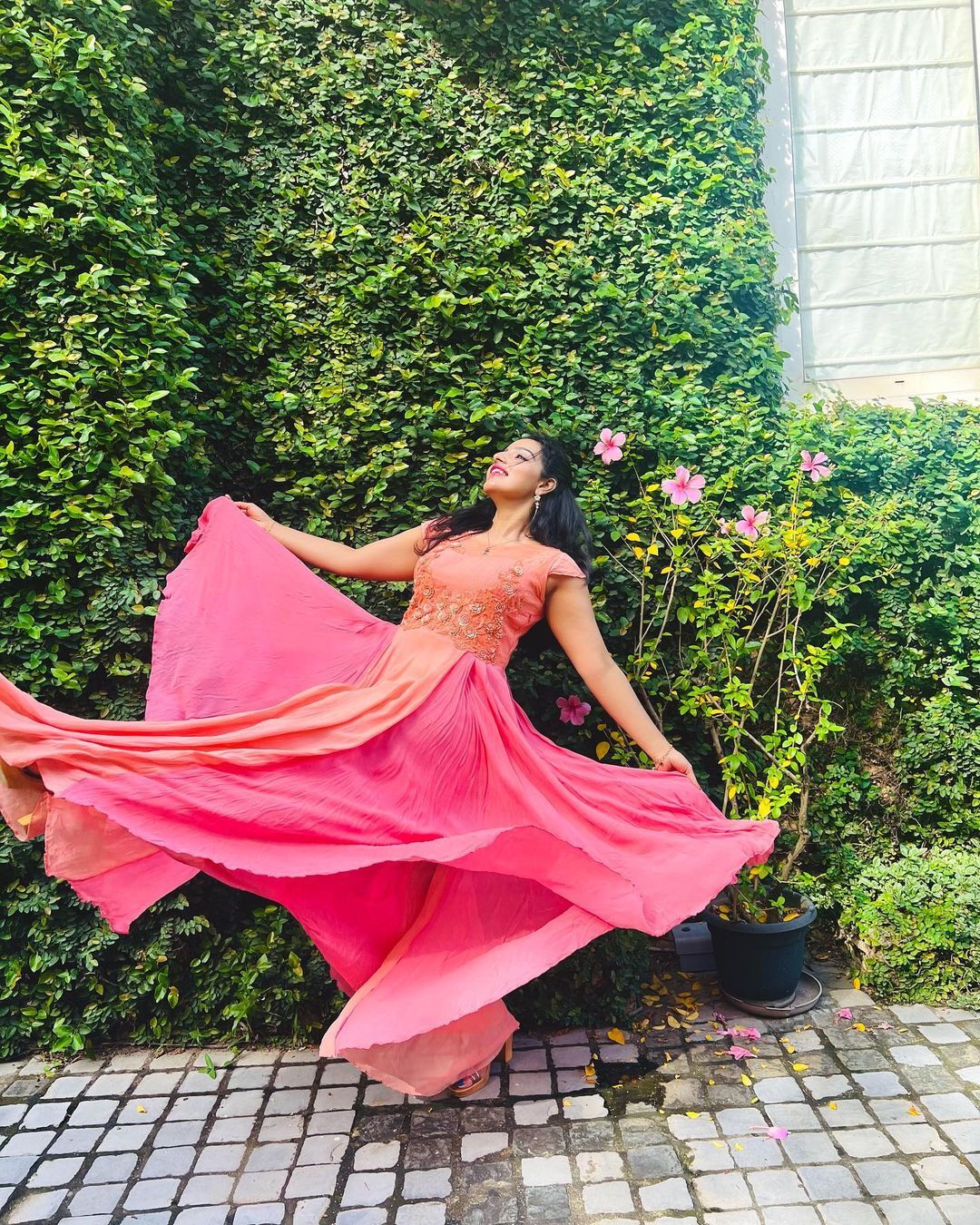  'പൂവ് പോലെ സുന്ദരി, അല്ല പൂമ്പാറ്റ പോലെന്ന് ആരാധകർ';വൈറലായി മാളവികയുടെ ചിത്രങ്ങൾ