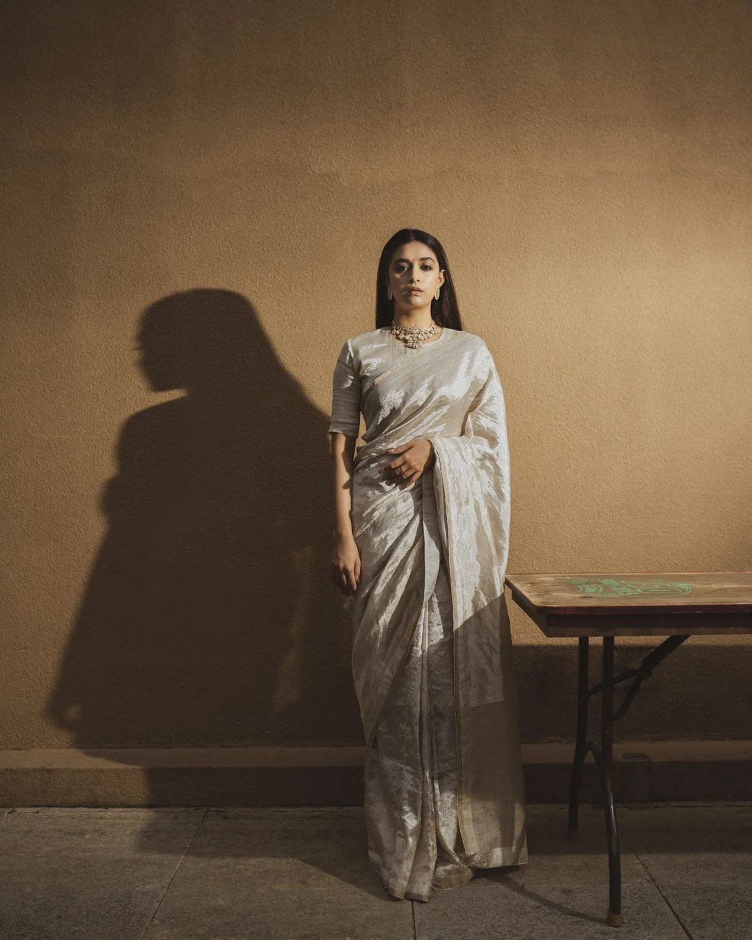  'വാശി' ലുക്ക് കൊള്ളാം..സാരിയുടുത്ത് വന്നാൽ കീർത്തിയെ നോക്കിയിരുന്ന് പോകും';വൈറലായി ചിത്രങ്ങൾ 