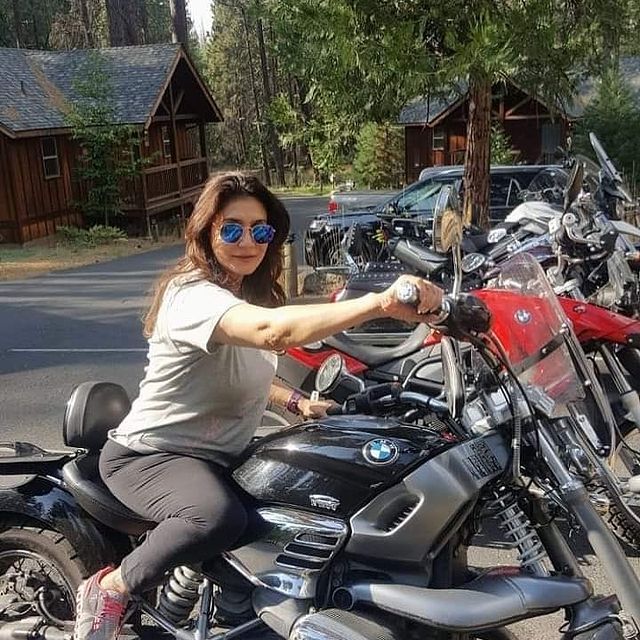 ലിസിയും കല്യാണി പ്രിയദര്‍ശനും ഒരുമിച്ച് ഉദ്ഘാടന വേദിയില്‍; ചിത്രങ്ങള്‍