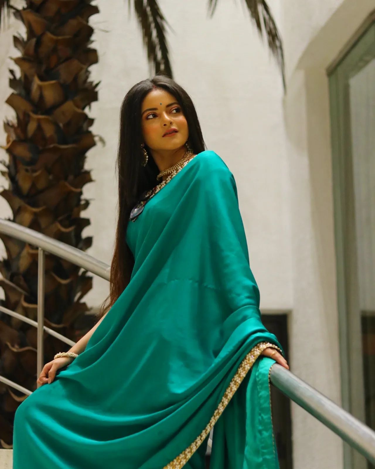 গোলাপি শাড়িতে নিজেকে মোহময়ী করে তুলেছেন টেলি অভিনেত্রী দিয়া, ভাইরাল ছবি  