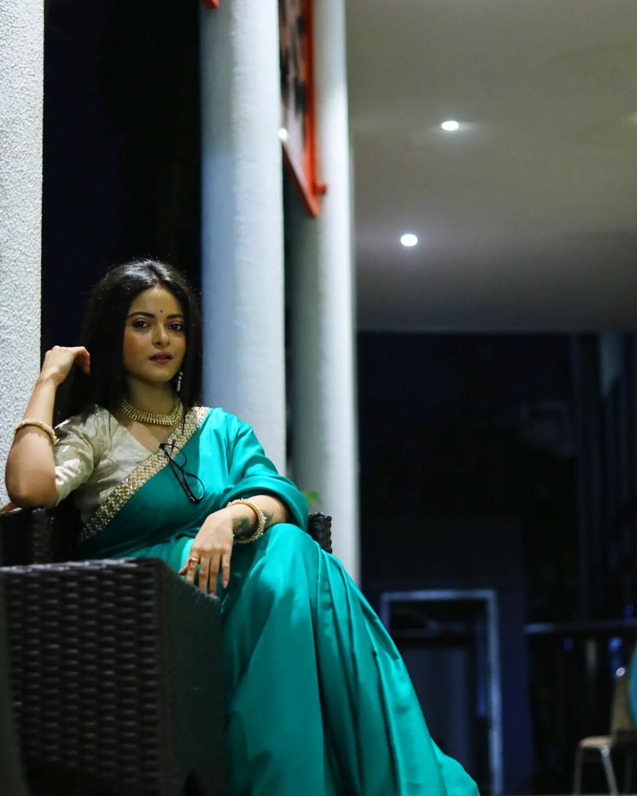 গোলাপি শাড়িতে নিজেকে মোহময়ী করে তুলেছেন টেলি অভিনেত্রী দিয়া, ভাইরাল ছবি  