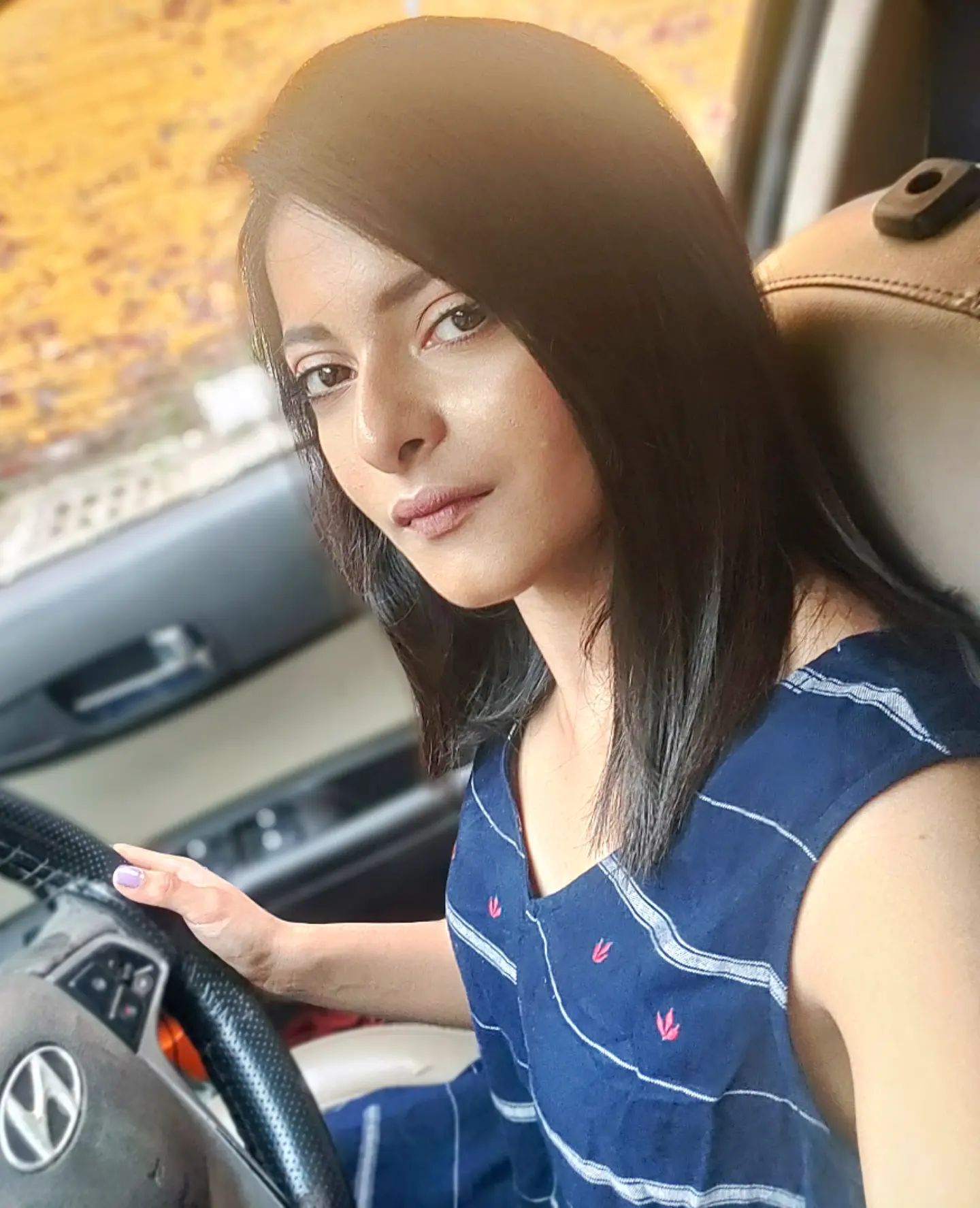 গোলাপি শাড়িতে নিজেকে মোহময়ী করে তুলেছেন টেলি অভিনেত্রী দিয়া, ভাইরাল ছবি  