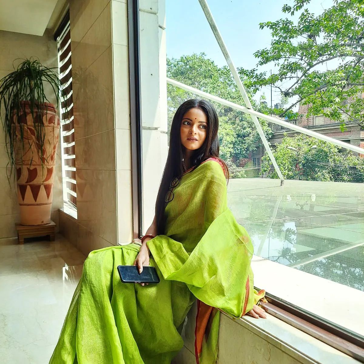 গোলাপি শাড়িতে নিজেকে মোহময়ী করে তুলেছেন টেলি অভিনেত্রী দিয়া, ভাইরাল ছবি  