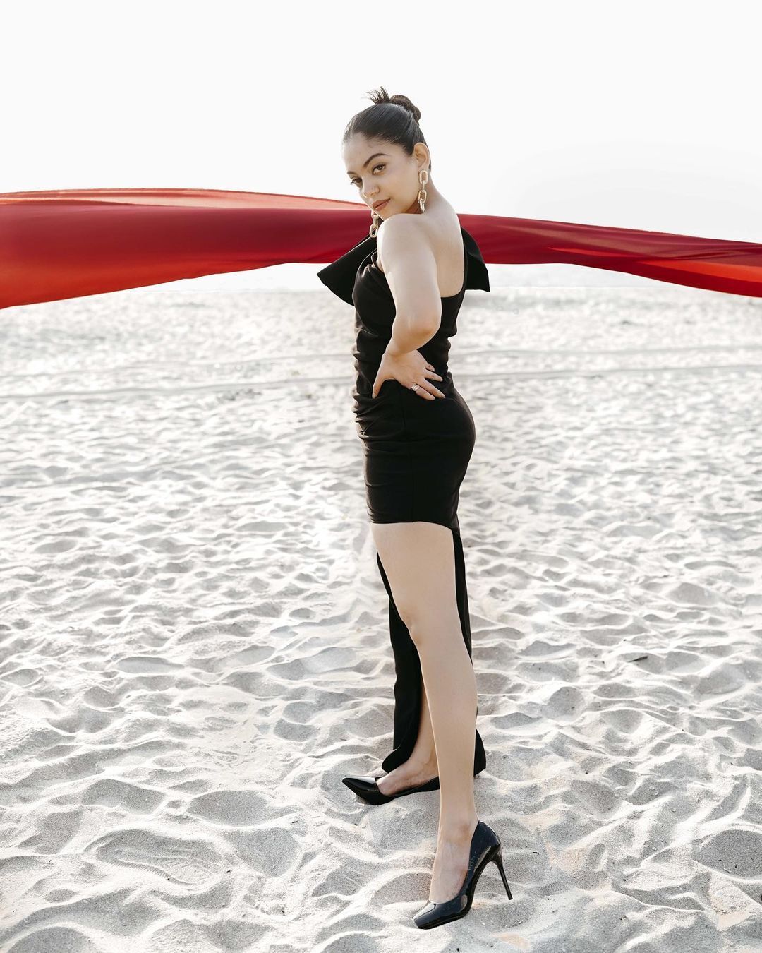  അഹാന കൃഷ്ണയുടെ ബിക്കിനി ഫോട്ടോഷൂട്ട്;വാട് എ ഹോട്ടിയെന്ന് ആരാധകർ.. വൈറൽ