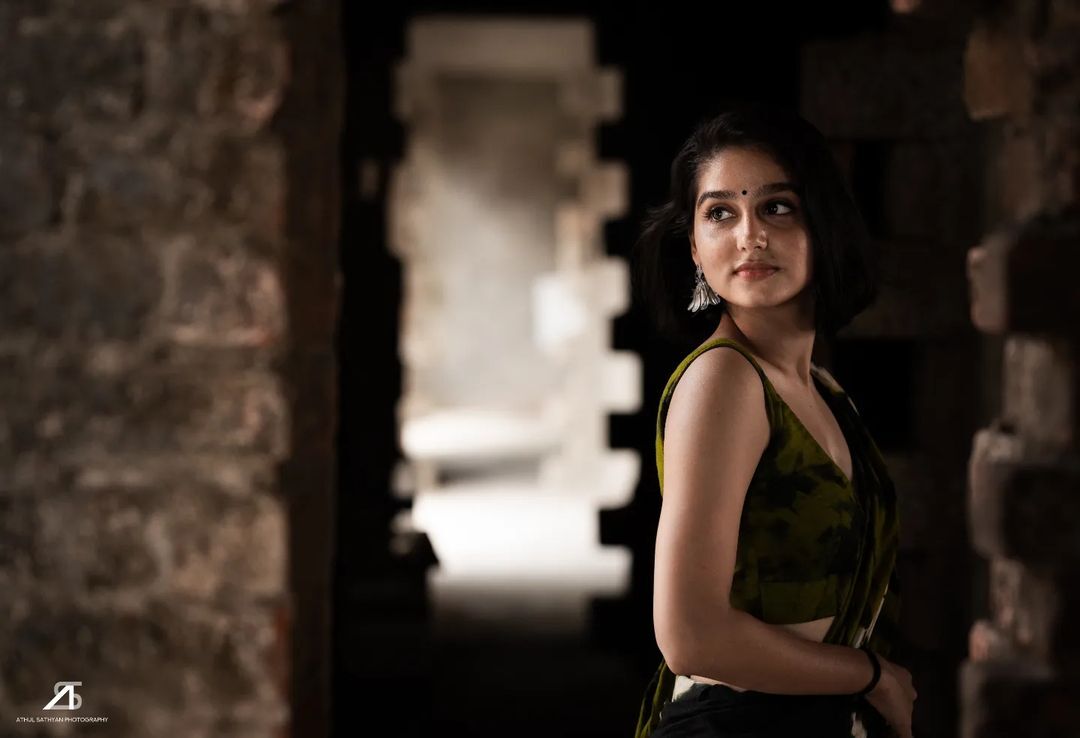 ക്യൂട്ട്.. ഗ്ലാമറസ്: സാരിയില്‍ ഒരേ പൊളി പൊളിച്ച് അനശ്വര രാജേഷ്; ചിത്രങ്ങള്‍ വൈറല്‍