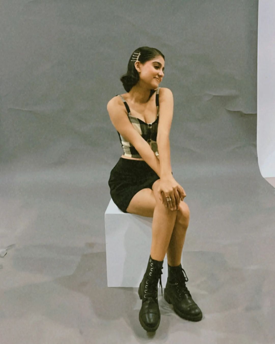 ക്യൂട്ട്.. ഗ്ലാമറസ്: സാരിയില്‍ ഒരേ പൊളി പൊളിച്ച് അനശ്വര രാജേഷ്; ചിത്രങ്ങള്‍ വൈറല്‍