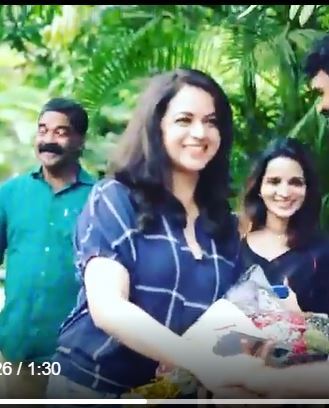 ഇക്കാക്കയുടെ അനിയത്തിക്കുട്ടി എത്തി, സൂപ്പർ ലുക്കില്‍ തന്നെ: ഭാവനയുടെ പുതിയ ലൊക്കേഷന്‍ ചിത്രം വൈറലാവുന്നു