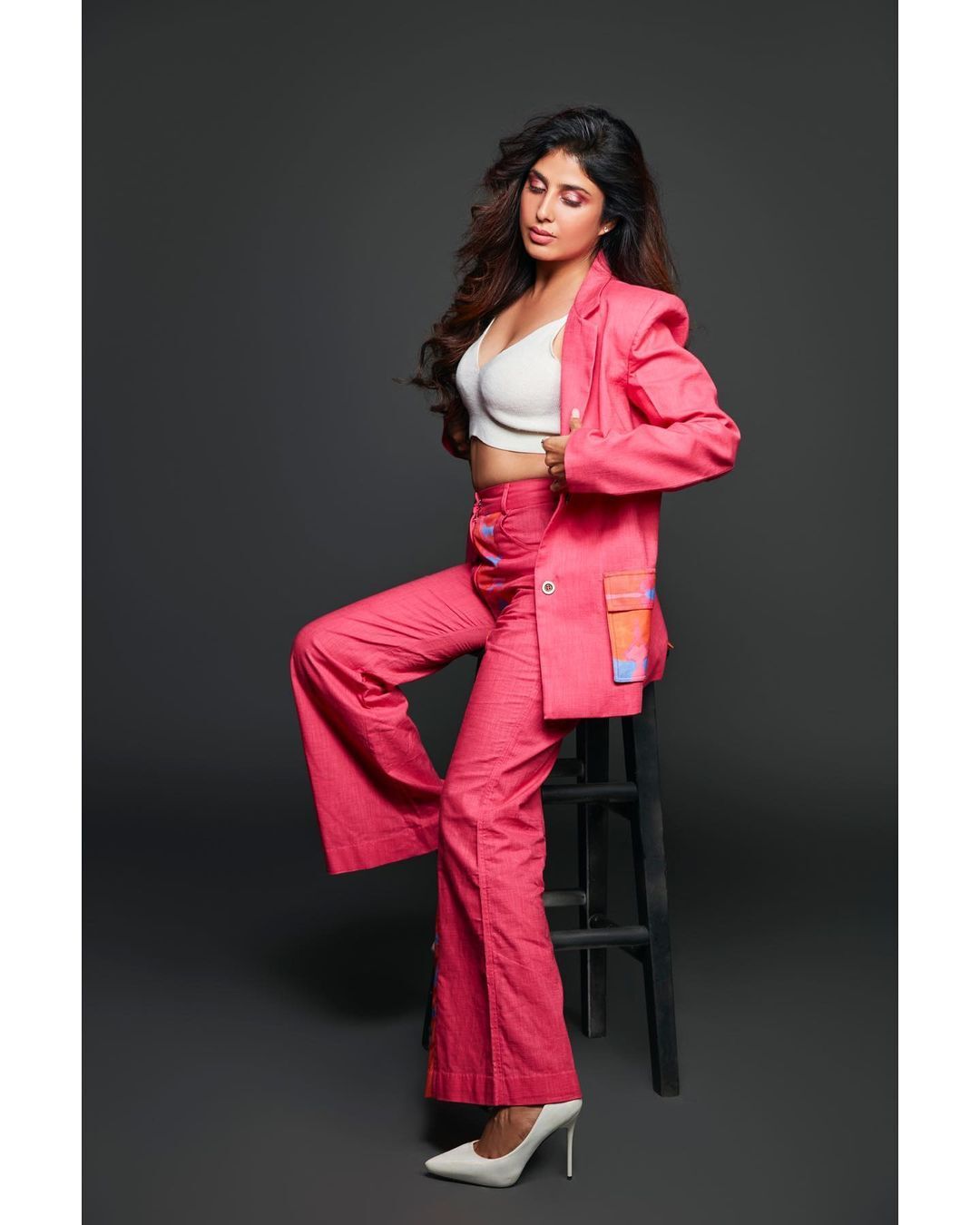 అందాలతో కవ్విస్తున్న ఇర్రామోర్ ( ఫోటోలు )