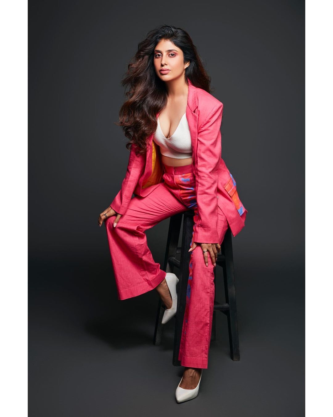 అందాలతో కవ్విస్తున్న ఇర్రామోర్ ( ఫోటోలు )