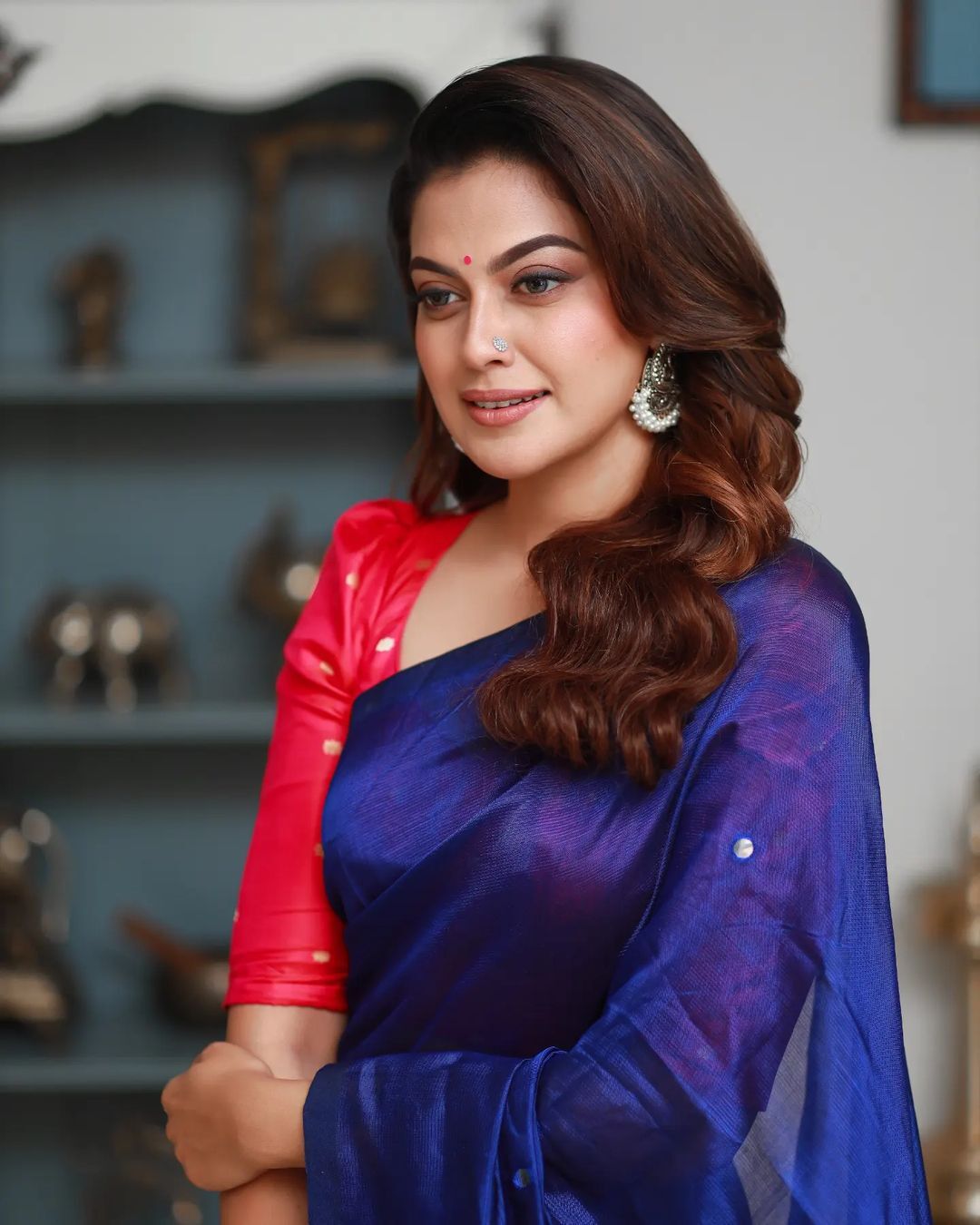 'അനുശ്രീ, അഴകേ..എന്നല്ലാതെ പൊളിച്ചടുക്കിയ ഈ ലുക്കിനെ എന്ത് വിളിക്കും?'വീണ്ടും വൈറൽ