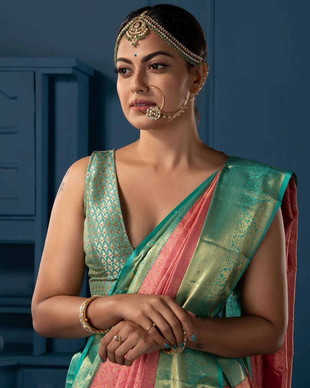 'അനുശ്രീ, അഴകേ..എന്നല്ലാതെ പൊളിച്ചടുക്കിയ ഈ ലുക്കിനെ എന്ത് വിളിക്കും?'വീണ്ടും വൈറൽ