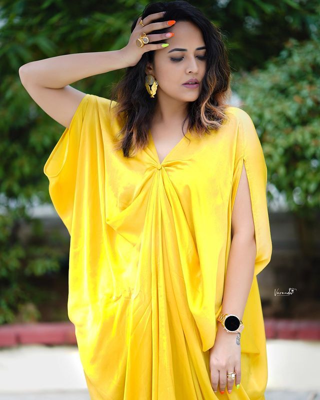 ఎల్లో డ్రెస్‌లో.. అందానికే అసూయ పుట్టిస్తున్న అనసూయ ( ఫోటోలు )