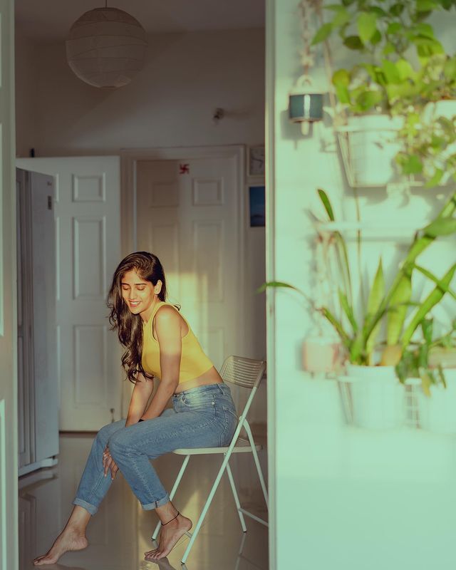 చాందిని చౌదరి చమక్ అందాలు