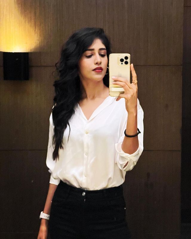 చాందిని చౌదరి చమక్ అందాలు