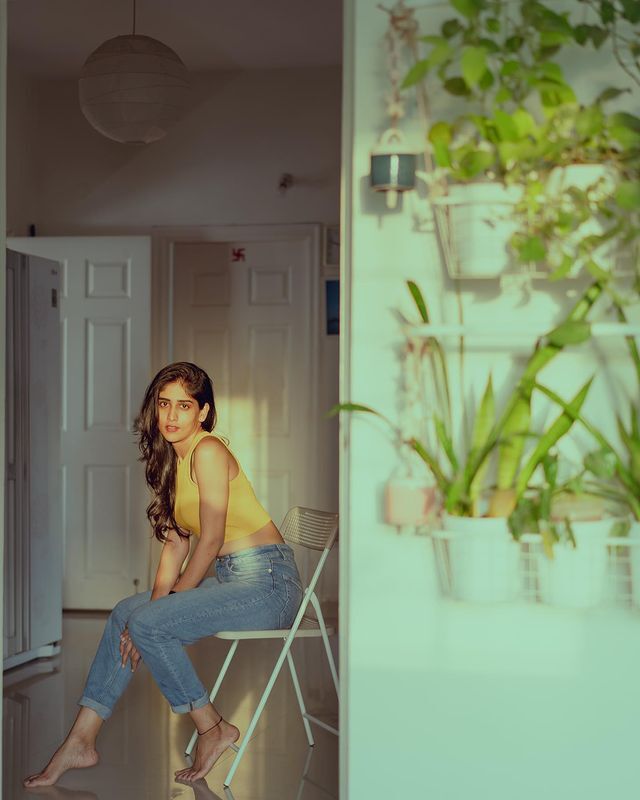 చాందిని చౌదరి చమక్ అందాలు