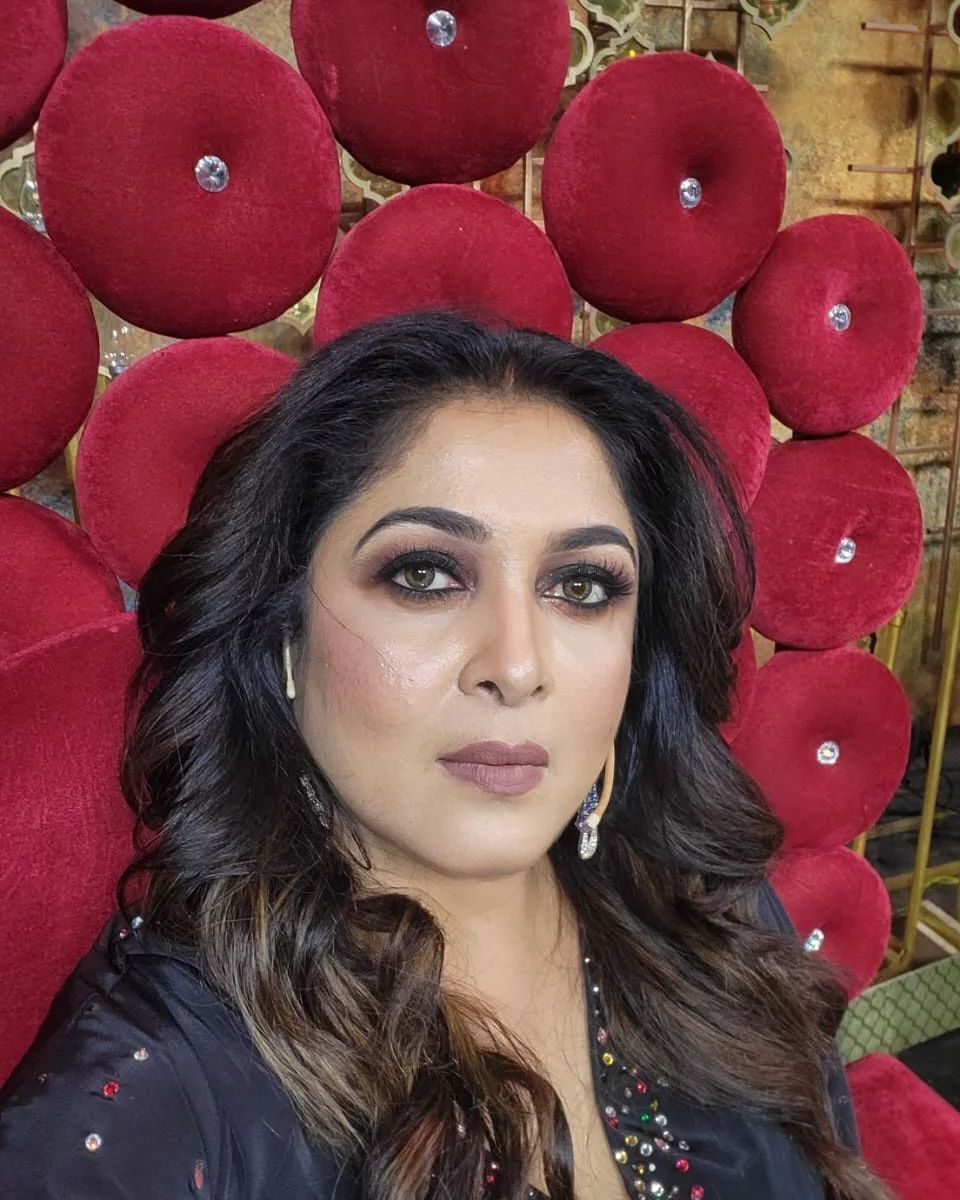 വയസ്സായാലും ഉൻ സ്റ്റൈൽ അഴക് ഉന്നെ വിട്ട് പോകലെ: പുത്തന്‍ ലുക്കില്‍ ഞെട്ടിച്ച് രമ്യ കൃഷ്ണന്‍