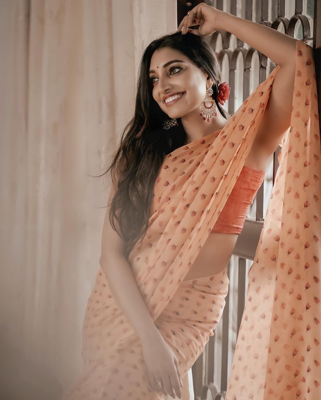 സിംപിളായിരിക്കാം പക്ഷെ പവർഫുള്ളാണ് റിതു: സാരിയില്‍ മിന്നിത്തിളങ്ങി റിതു മന്ത്ര