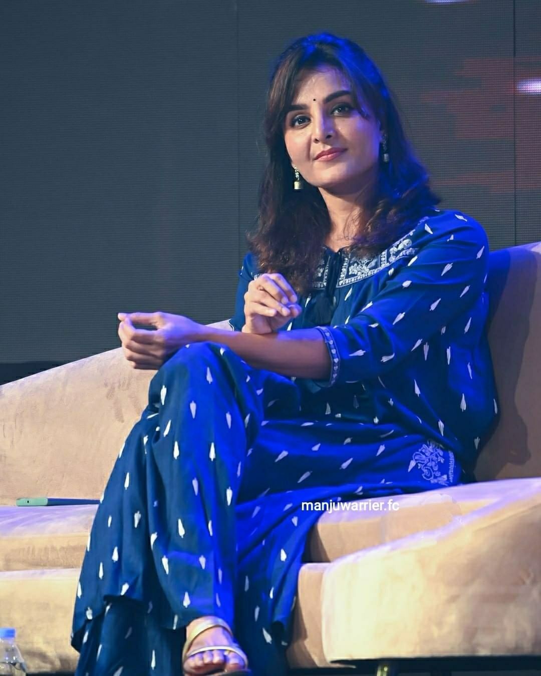  'ദിസ് ഈസ് മൈ എന്റെർടെയിൻമെന്റ് എന്നാണോ? മഞ്ജു വാര്യരുടെ ഒരേ പൊളി ചിത്രങ്ങൾ.. വൈറൽ