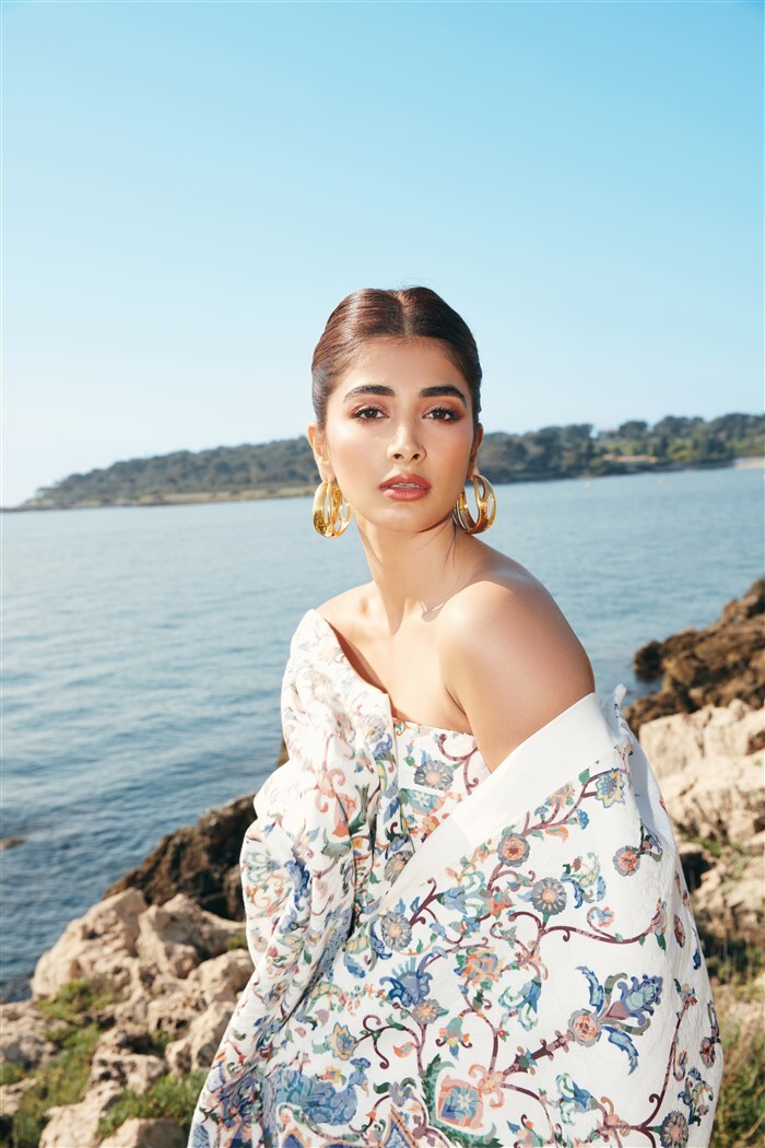 ପୂଜା ହେଗଡ଼େ ଫଟୋସୁଟ୍ 