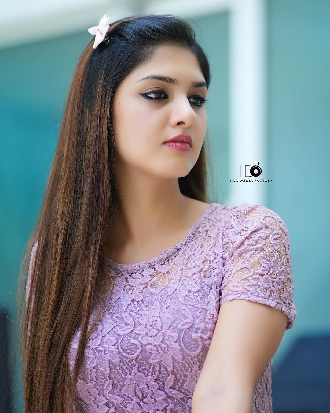 'ഗായത്രി ലക്ഷ്മിപ്രിയപോലെ ഝാൻസി റാണി ആവുകയാണോ?'; നിൽപ്പും ലുക്കും ചുമ്മാ തീ..വൈറൽ പടങ്ങൾ