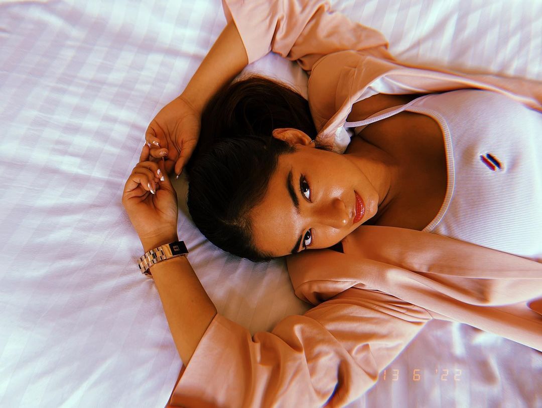 వలపుల వయ్యారి.. అనుష్క సేన్ అందాల విందు ( ఫోటోలు )