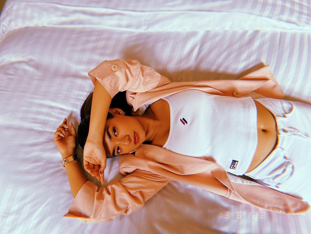 వలపుల వయ్యారి.. అనుష్క సేన్ అందాల విందు ( ఫోటోలు )