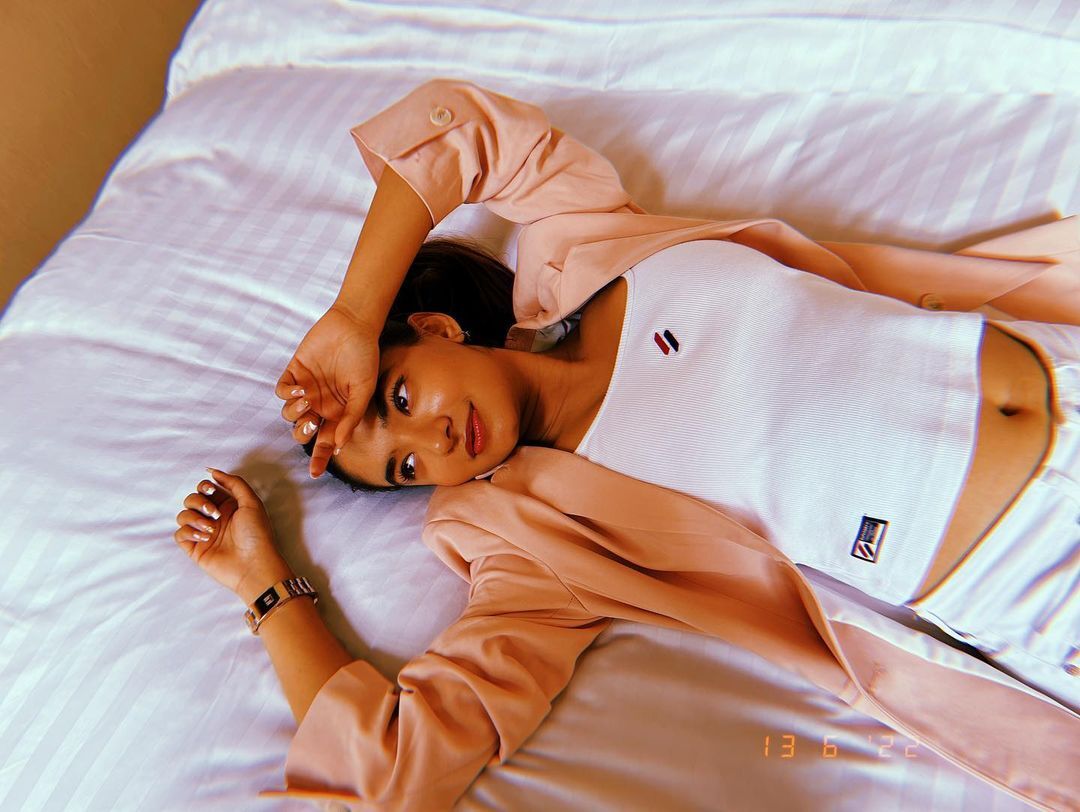 వలపుల వయ్యారి.. అనుష్క సేన్ అందాల విందు ( ఫోటోలు )