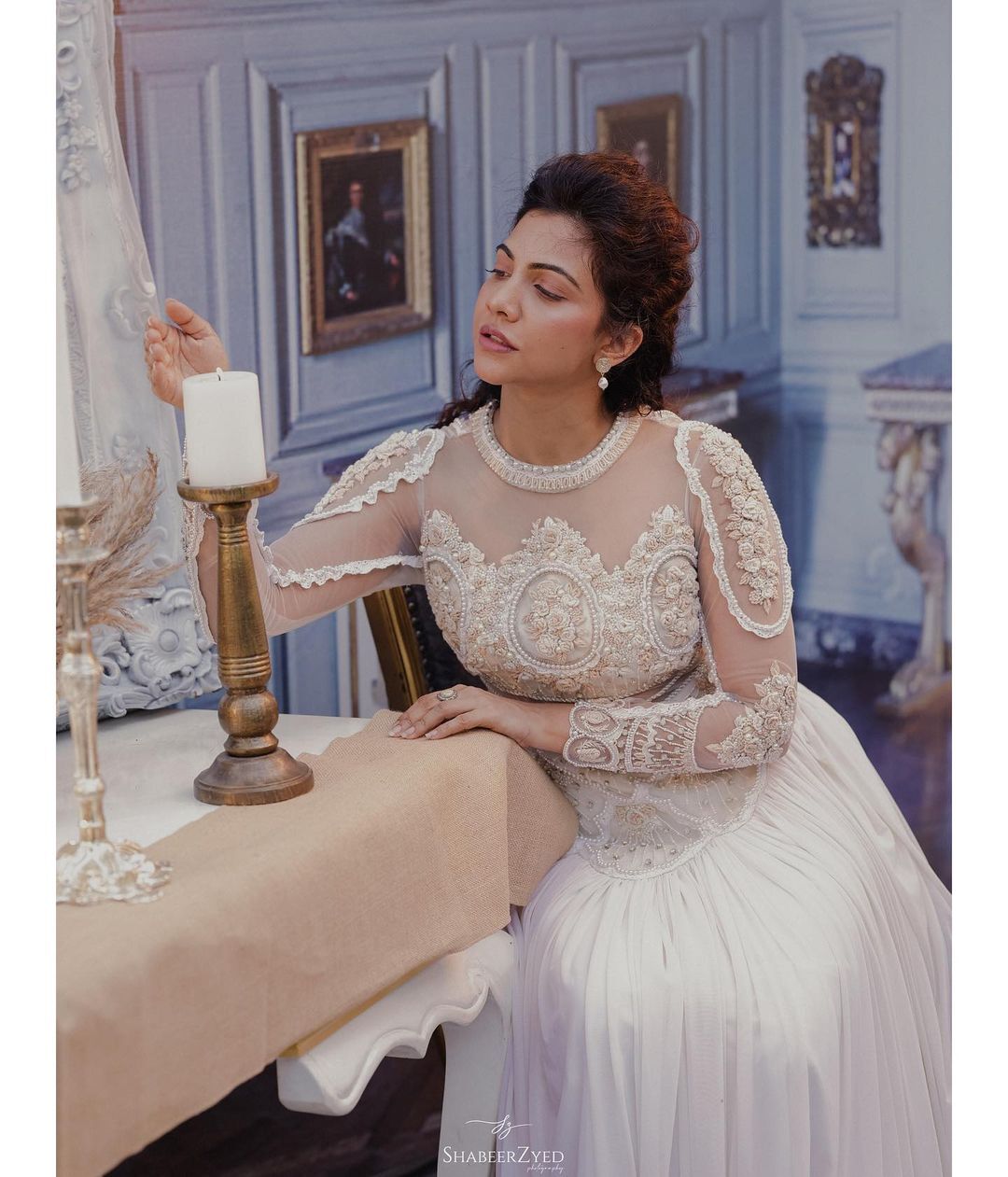 ഇതാര് ബ്രിട്ടീഷ് രാജകുമാരിയോ: വിന്റേജ് ബ്യൂട്ടിയില്‍ തിളങ്ങി മഡോണ സെബാസ്റ്റ്യന്‍