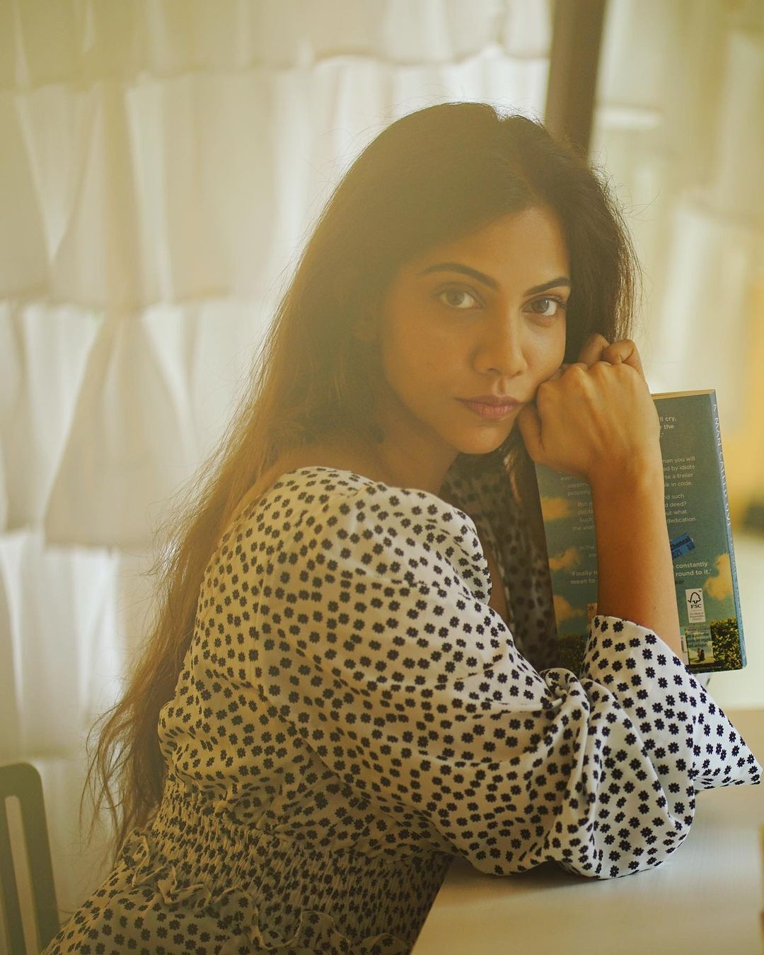 ഇതാര് ബ്രിട്ടീഷ് രാജകുമാരിയോ: വിന്റേജ് ബ്യൂട്ടിയില്‍ തിളങ്ങി മഡോണ സെബാസ്റ്റ്യന്‍