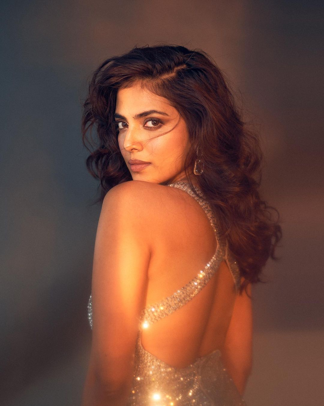  എജ്ജാതി ഹോട്ട്.. എജ്ജാതി ലുക്ക്..മാളവികയുടെ ഞെട്ടിച്ച ലുക്ക് വൈറൽ