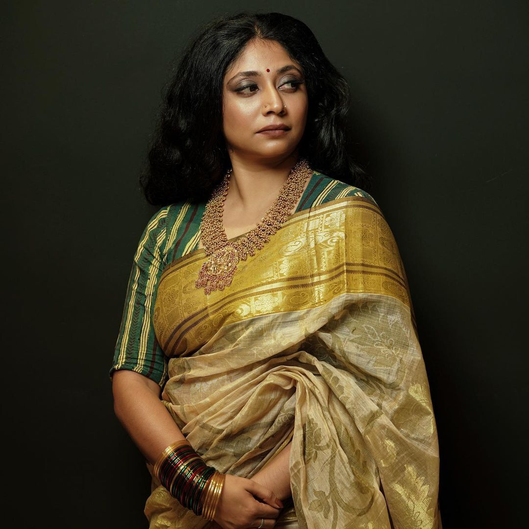 ഞാന്‍ ഇതുവരെ പരീക്ഷിക്കാത്ത ഒന്ന്... പുതിയ ലുക്കില്‍ ഖല്‍ബ് നിറച്ച് അഭയ ഹിരണ്‍മയി