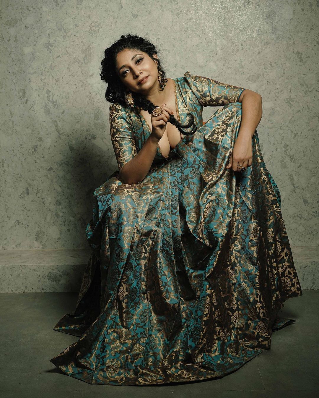 ഞാന്‍ ഇതുവരെ പരീക്ഷിക്കാത്ത ഒന്ന്... പുതിയ ലുക്കില്‍ ഖല്‍ബ് നിറച്ച് അഭയ ഹിരണ്‍മയി