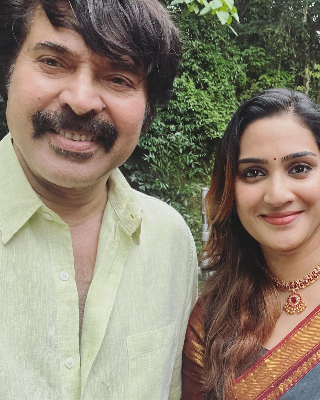 'ഞങ്ങളുടെ മെഗാസ്റ്റാറിനെ ഫോട്ടോഗ്രാഫറാക്കി അല്ലേ', അതിഥി രവിയുടെ ചിത്രങ്ങള്‍ വൈറല്‍