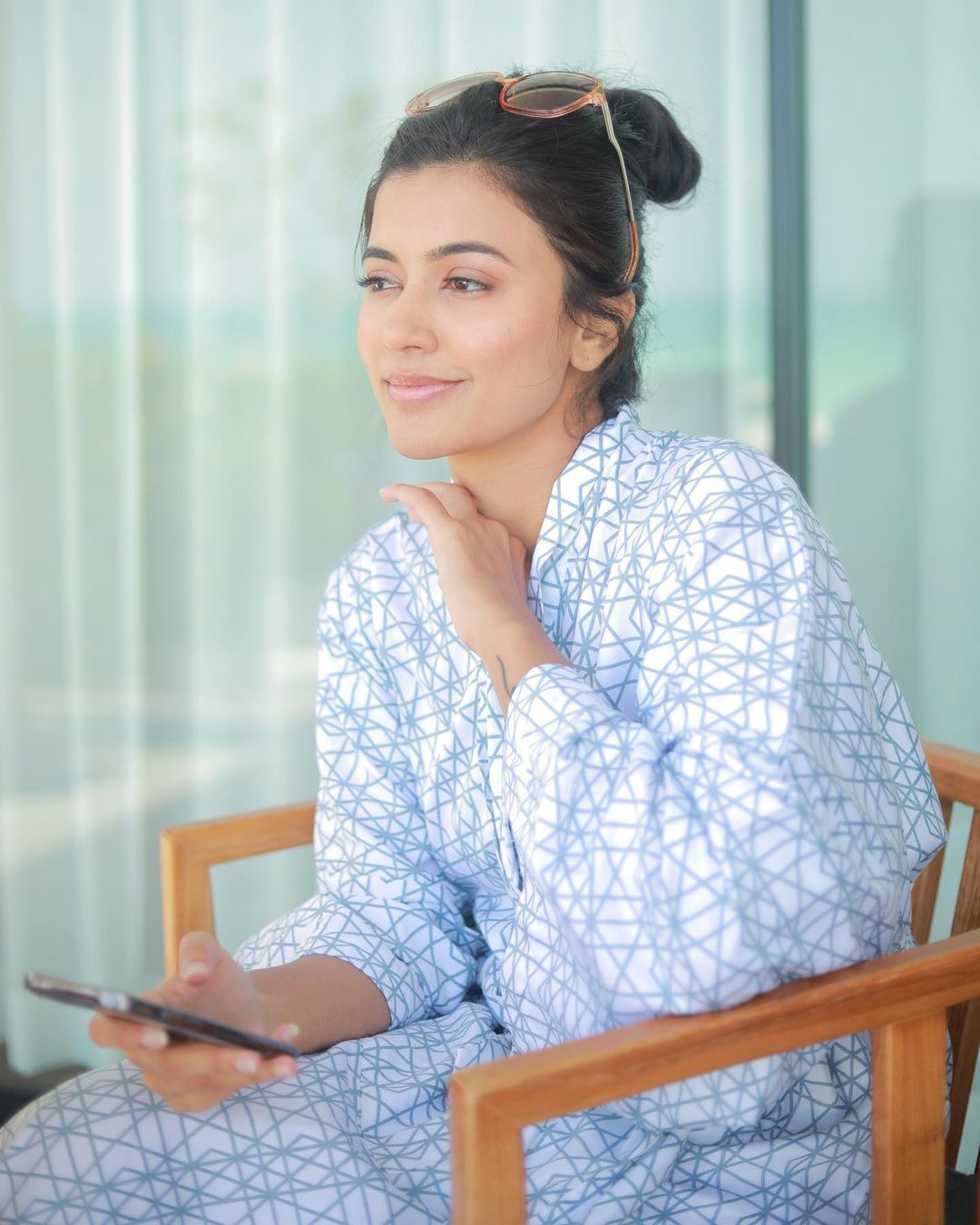 അത് ശരി.. ഈ ചിത്രത്തിന് ഇത്രേം അര്‍ത്ഥമുണ്ടായിരുന്നല്ലേ...; അഞ്ജു കുര്യന്റെ ചിത്രങ്ങള്‍ കണ്ടോ