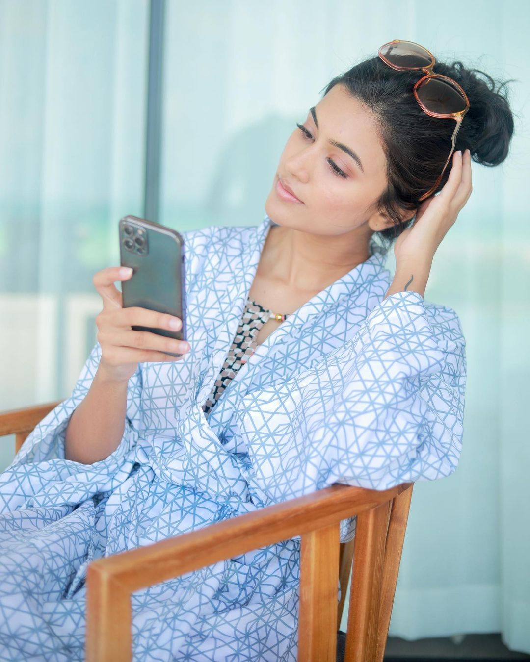 അത് ശരി.. ഈ ചിത്രത്തിന് ഇത്രേം അര്‍ത്ഥമുണ്ടായിരുന്നല്ലേ...; അഞ്ജു കുര്യന്റെ ചിത്രങ്ങള്‍ കണ്ടോ