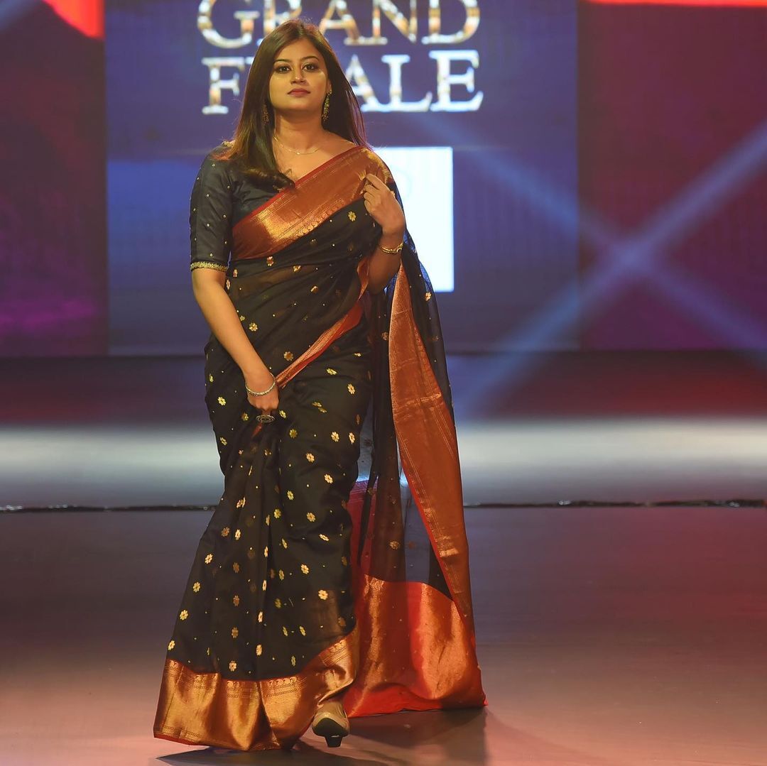 വിന്റേജ് സാരിയില്‍ തിളങ്ങി അന്‍സിബ; കിടിലന്‍ ചിത്രങ്ങള്‍