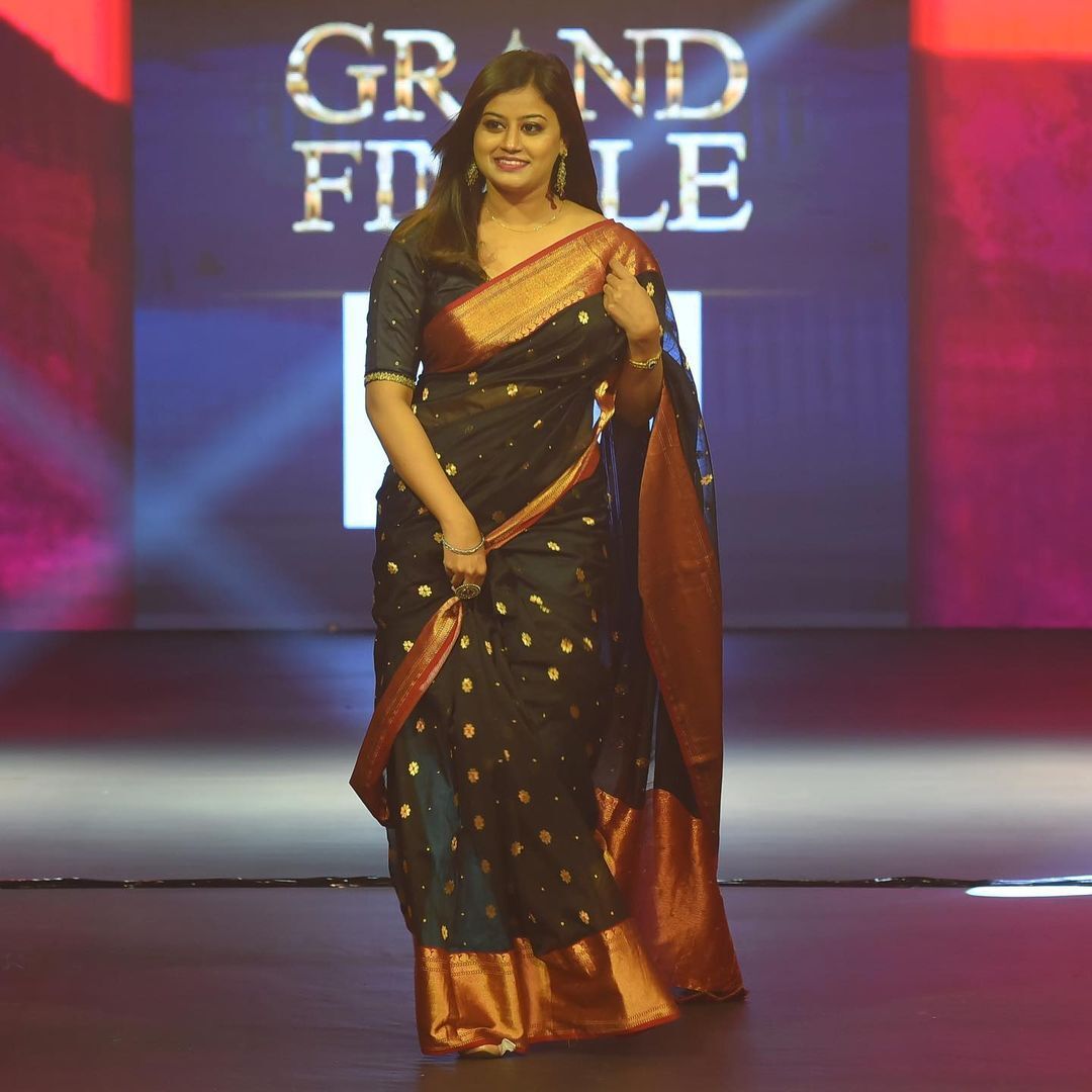 വിന്റേജ് സാരിയില്‍ തിളങ്ങി അന്‍സിബ; കിടിലന്‍ ചിത്രങ്ങള്‍