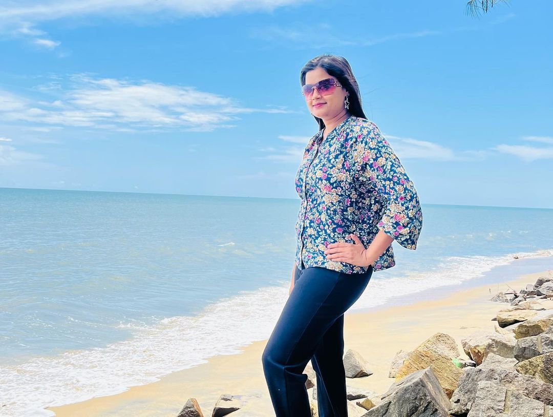 വിന്റേജ് സാരിയില്‍ തിളങ്ങി അന്‍സിബ; കിടിലന്‍ ചിത്രങ്ങള്‍