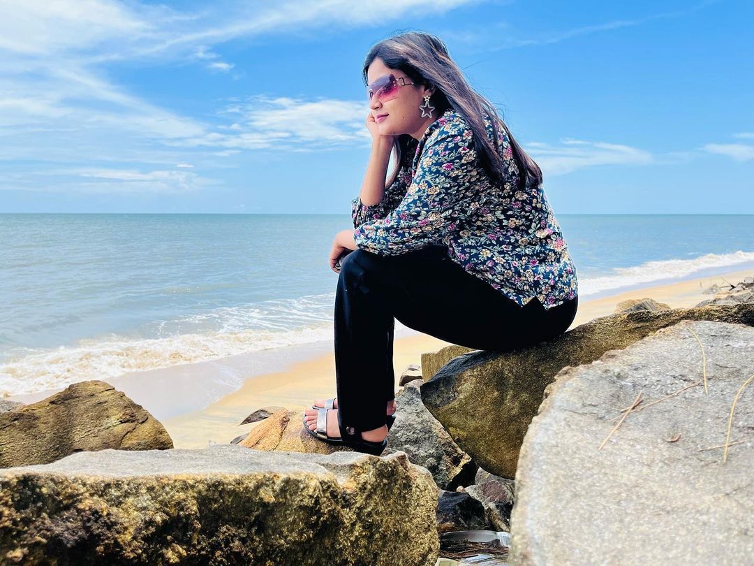 വിന്റേജ് സാരിയില്‍ തിളങ്ങി അന്‍സിബ; കിടിലന്‍ ചിത്രങ്ങള്‍